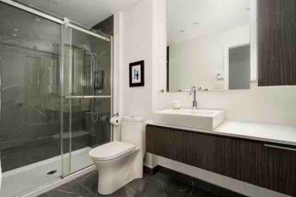 Mind Blowing City View - 2 Beds - Pool & Spa - Downtown Montreal Exterior photo